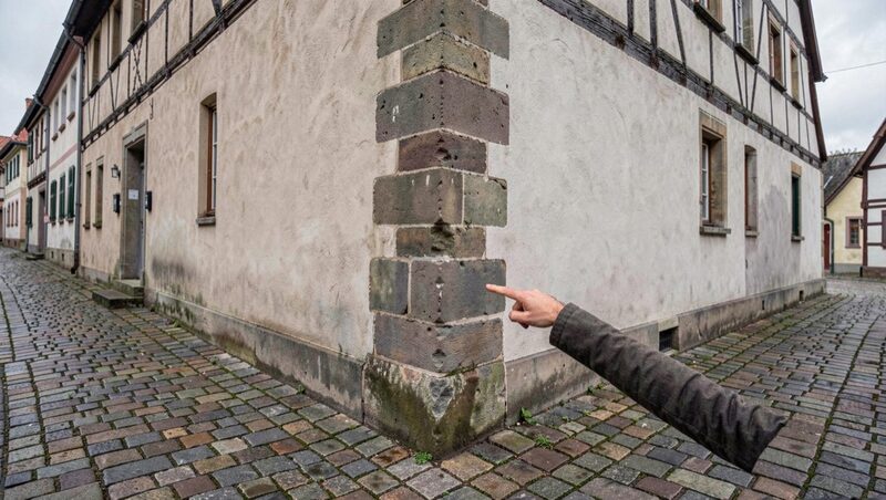 Kopfsteinpflaster und Fachwerk erinnern an die alten Straßenzüge Aachens.